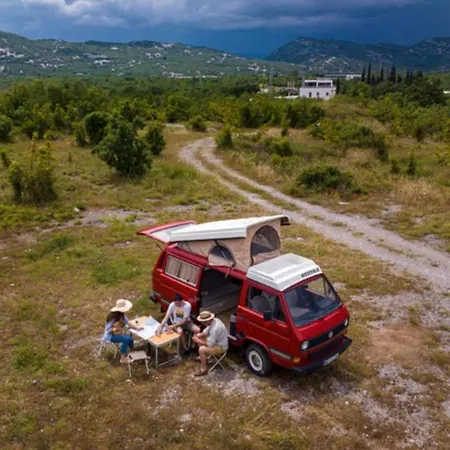 Vakantiehuis Mobile - Alpha Campers Montenegro - Our Red Westfalia Bus Podgorica
