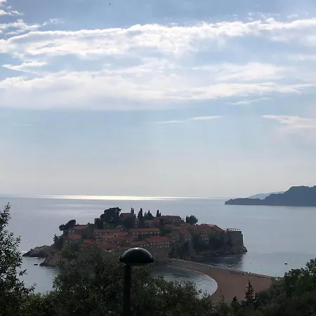 Vakantiehuis Mobile - Alpha Campers Montenegro - Our Red Westfalia Bus *